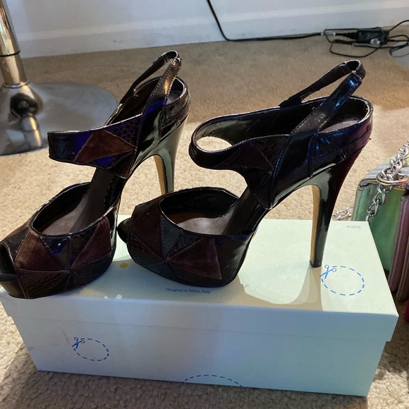 BEBE LEATHER OPEN TOE HEELS - Picture 2 of 2